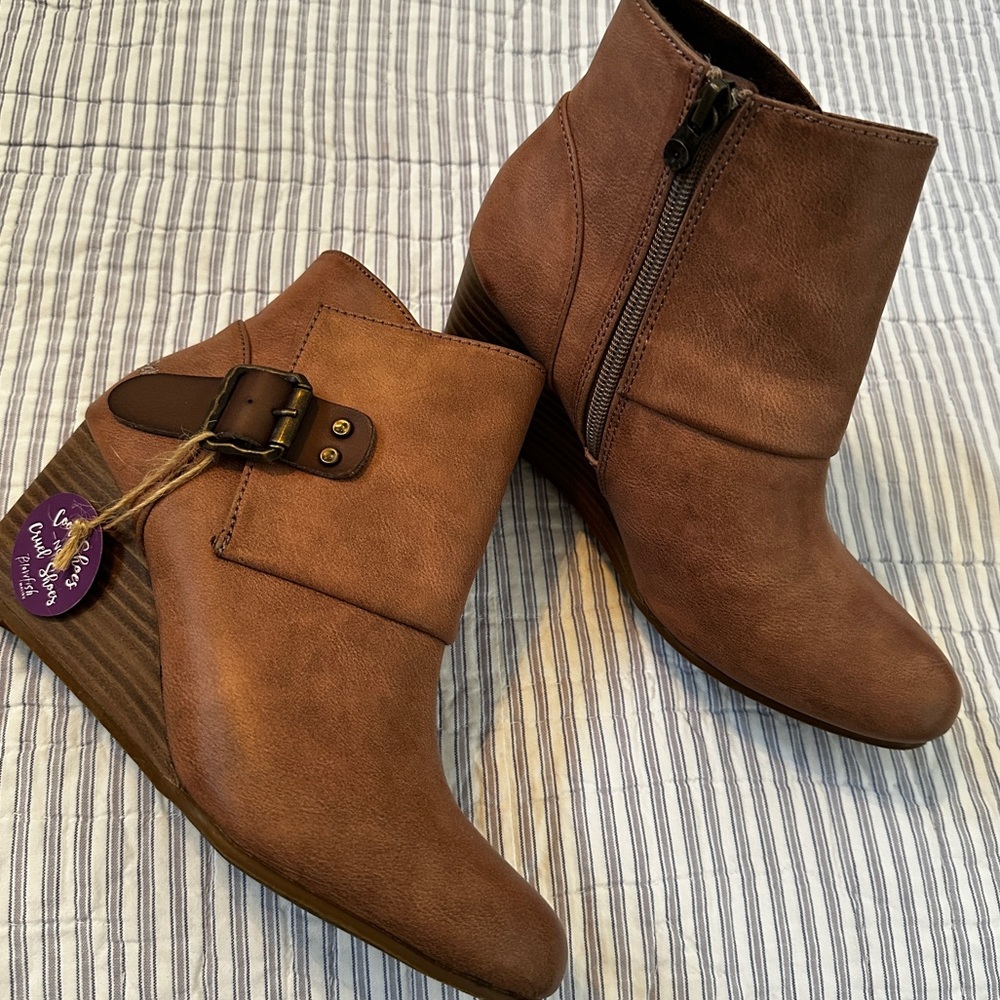 NEW Blowfish Vegan Ankle Wedge Booties with Buckles, Women’s Size 7 - Picture 10 of 16
